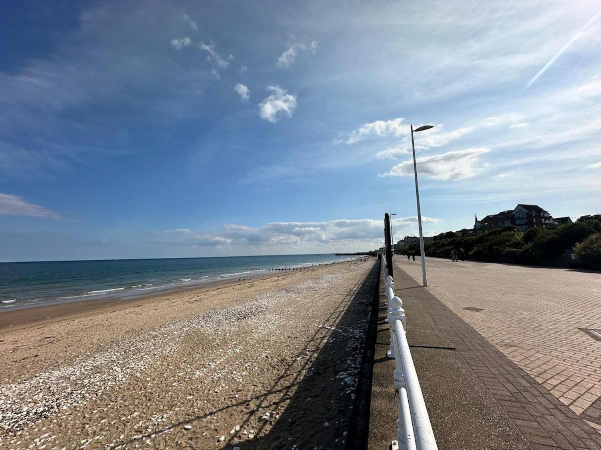 Marine View - Dog Friendly Apartment 500Ft From Beach Bridlington Buitenkant foto